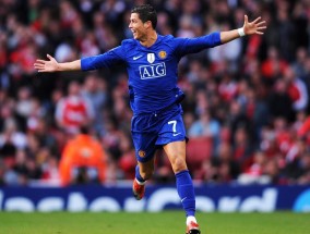 足彩网|登贝莱荣膺世界足球先生桂冠，足坛专家与同行盛赞其卓越表现