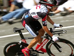 足彩网平台_海港官宣非洲兽腰加盟引热议，35万欧元身价遭球迷质疑，性价比之争何去何从？