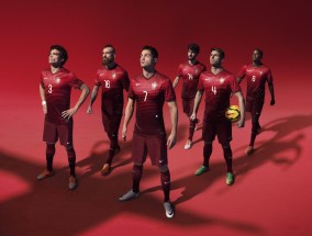 足彩网官方网站：曼联深陷财务悬崖仍押注核心，B费留队一年成新帅救命稻草？世界杯前定最终去留