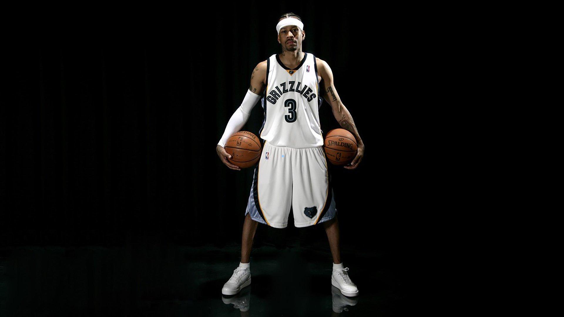 科贝尔主动承担乔布红牌责任，传球失误致队友受罚，团队精神引赞誉