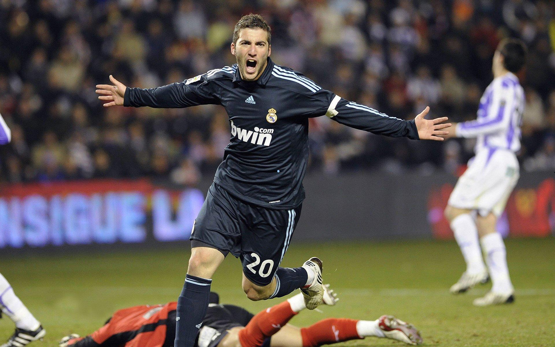 跟队记者披露，皇家马德里评估于帕梅卡诺转会，要价远超俱乐部财务标准