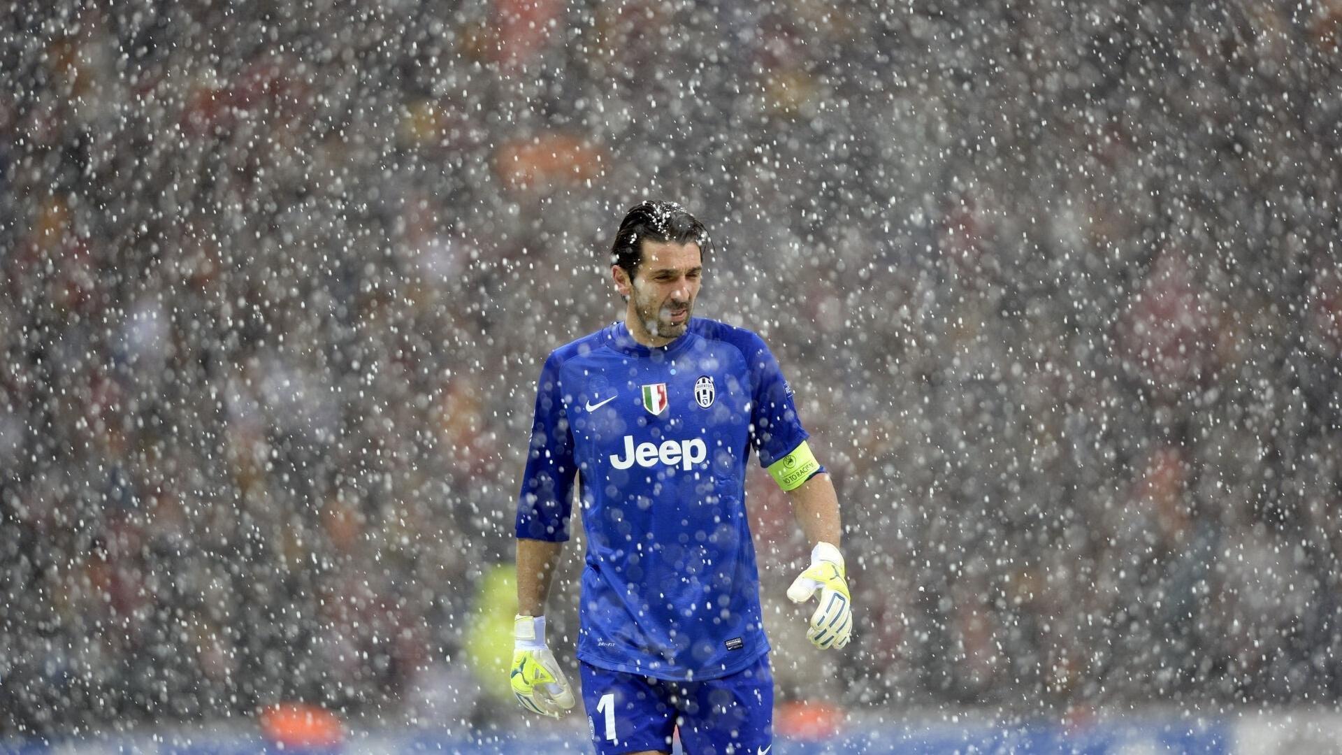 曼联为乌加特设定3000万欧元标价,加拉塔萨雷探索租借方案引发转会市场热议