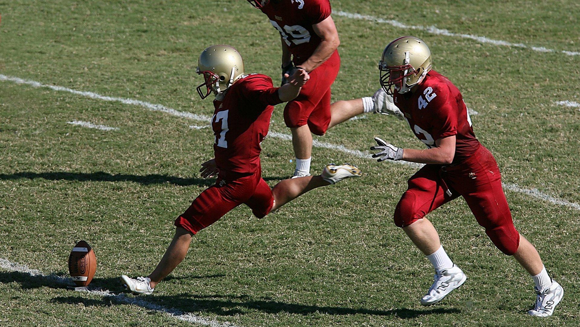 罗马诺透露，AC米兰与迈尼昂就续约达成一致，年薪700万欧